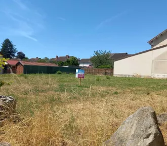 857m²
